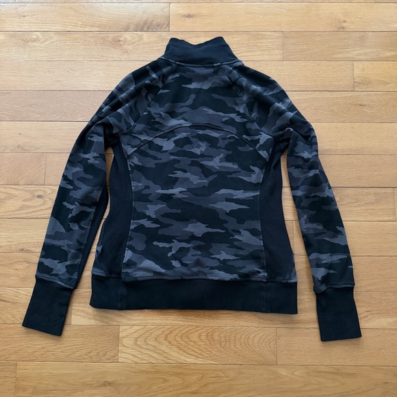 Athleta Triumph Full Zip Jacket Black Gray Camo Size Medium Gym Sport Sweatshirt - Picture 4 of 12